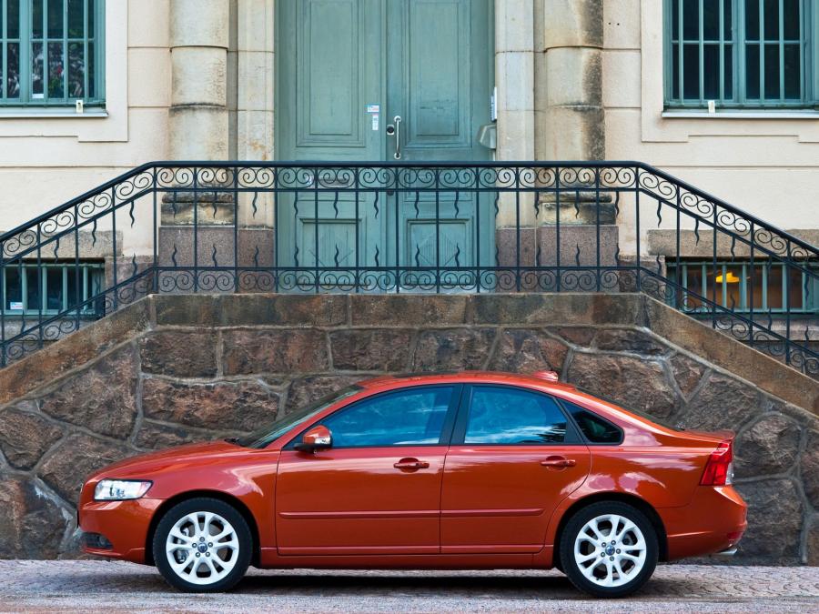  Volvo S40 D4 2010 года  (фото 4 из 9)